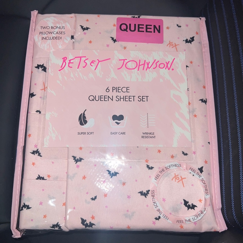 Betsy johnson queen pink bats Halloween sheets
